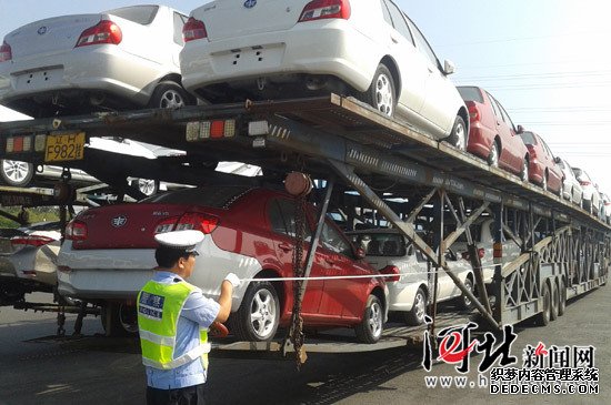 高速交警秦皇島大隊(duì)4天查處49起擅改機(jī)動(dòng)車(chē)外形違法行為 高速交警秦皇島大隊(duì)4天查處49起擅改機(jī)動(dòng)車(chē)外形違法行為