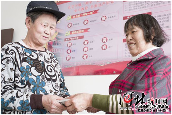 秦皇島老人撿廢品撿到兩萬多元現(xiàn)金主動(dòng)歸還失主 秦皇島老人撿廢品撿到兩萬多元現(xiàn)金主動(dòng)歸還失主